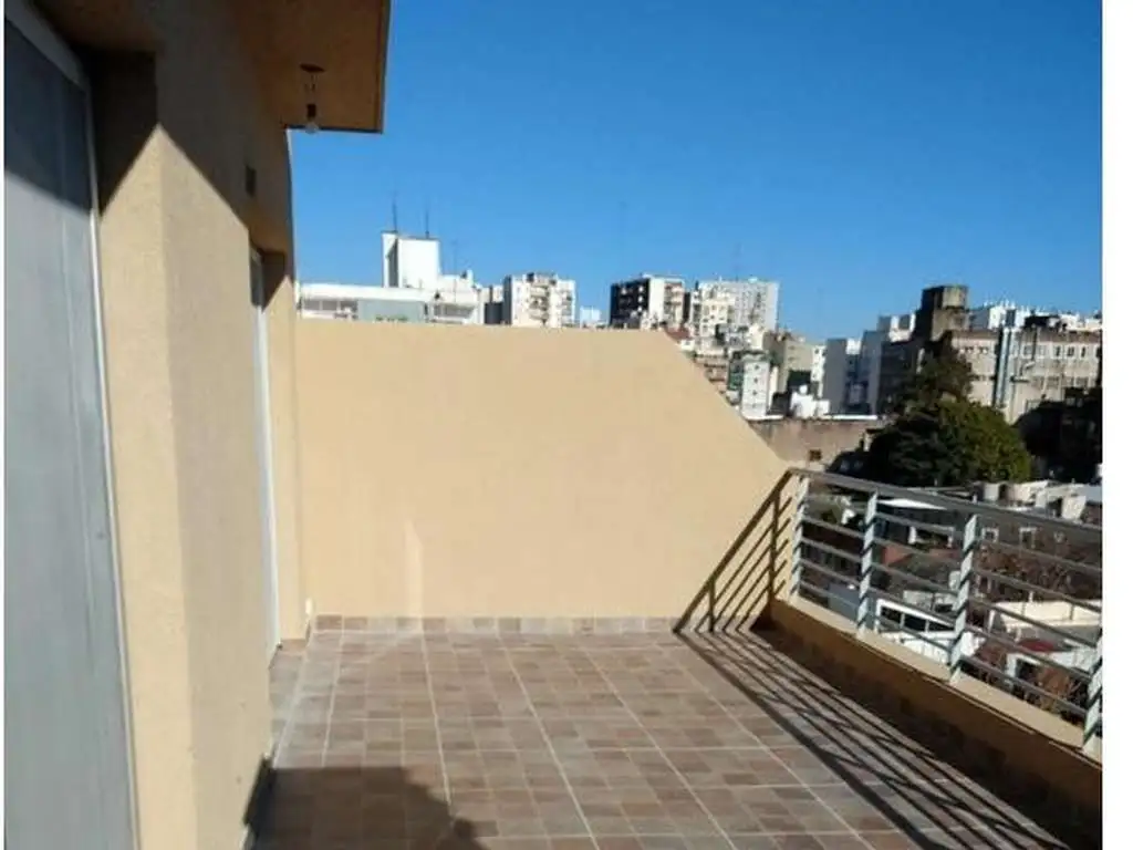 A Estrenar CASI! Excelente dpto 3 amb con balcón terraza