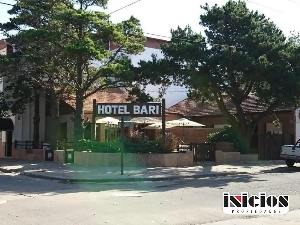 Hotel Bari: Carreras Esq. Blanco Escalada - Mar de Ajó - H602