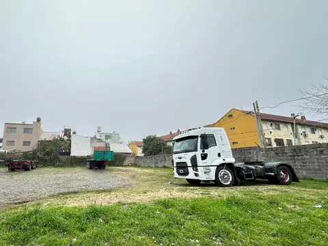 Alquiler de Terreno industrial en  Quilmes de 8000 mts descubiertos.