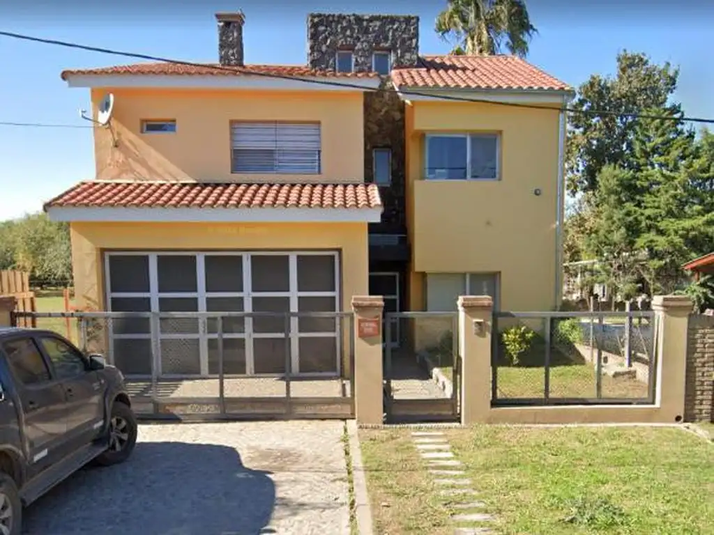 Casa de  3 dormitorios en Barrio Los Solares en Funes