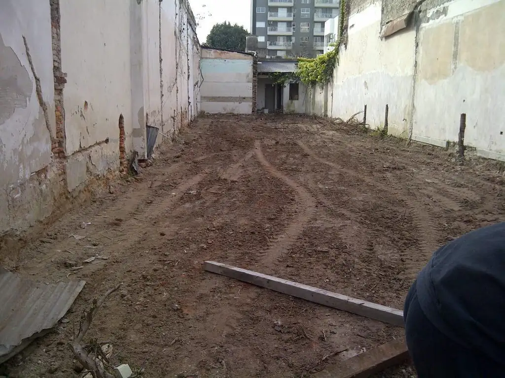 VENTA  DE TERRENO DE 300 MTS.2 EN LA ZONA DE TRIBUNALES EN LA PLATA ( PCIA.DE BUENOS AIRES )