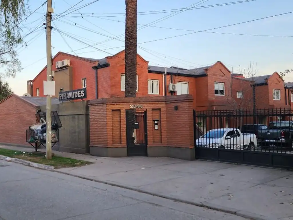 Dúplex en venta Yerba Buena - Lamadrid 2000 - Amplio Fondo