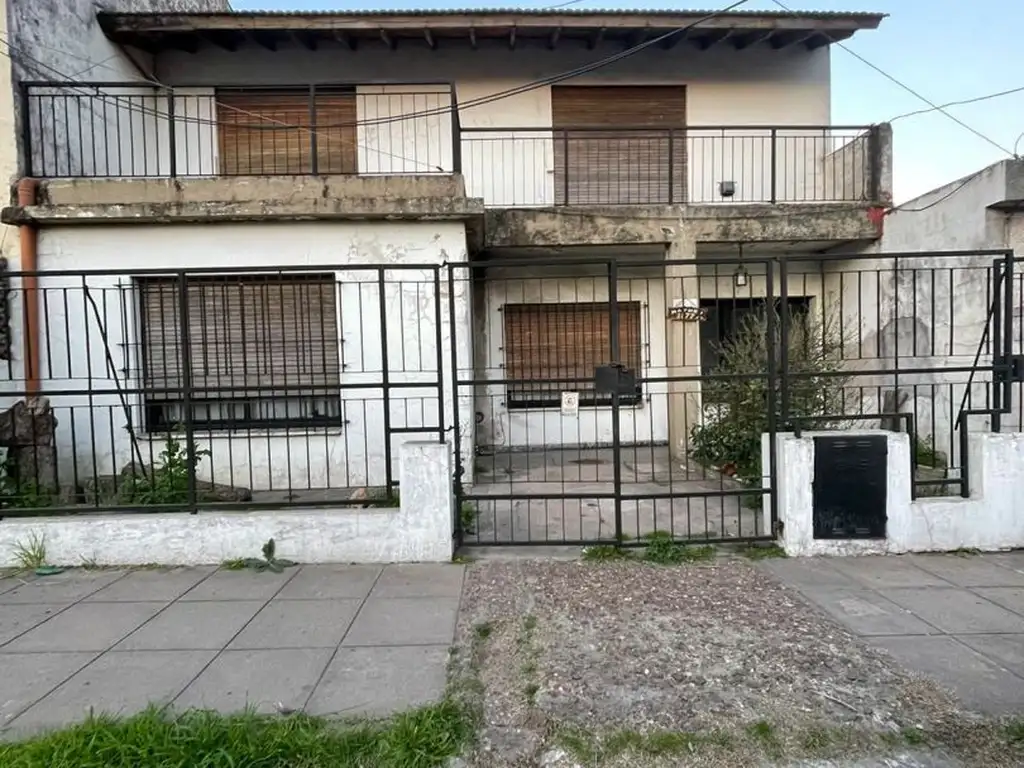 Venta de Casa 5 Ambientes Moreno