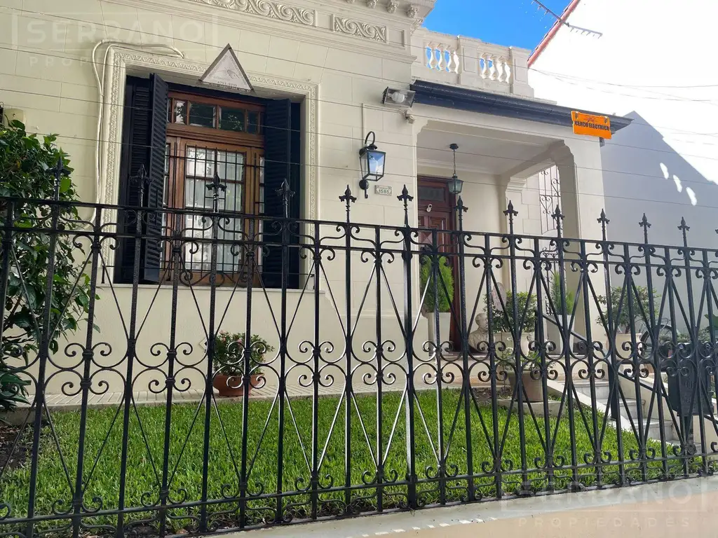 Venta. Casa Antigua Refaccionada. 3 Dormitorios con Pileta. San Fernando Centro.