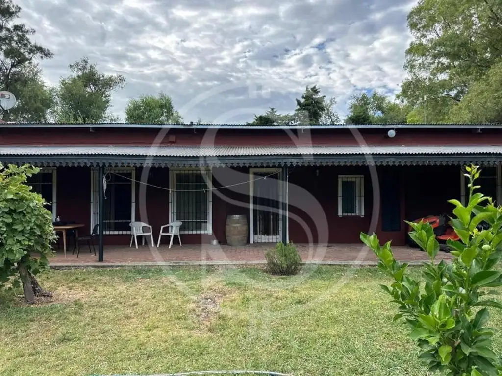 CAMPO CON 2 CASAS Y CABALLERIZA  EN 5.8 HA LUJAN TORRES