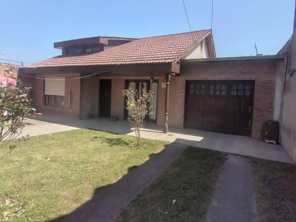 Casa en venta de 3 dormitorios c/ cochera en Barrio Jorge Newbery