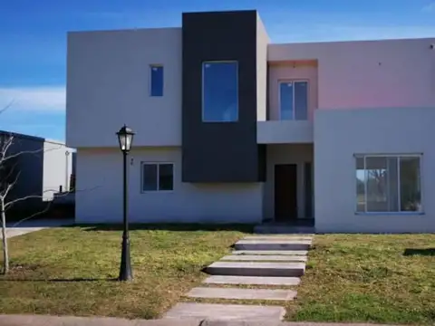 Excelente casa en venta en Santa Guadalupe, Pilar del Este - Foto 0