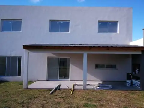 Casa en Venta en Pilar Del Este - 4 dormitorios