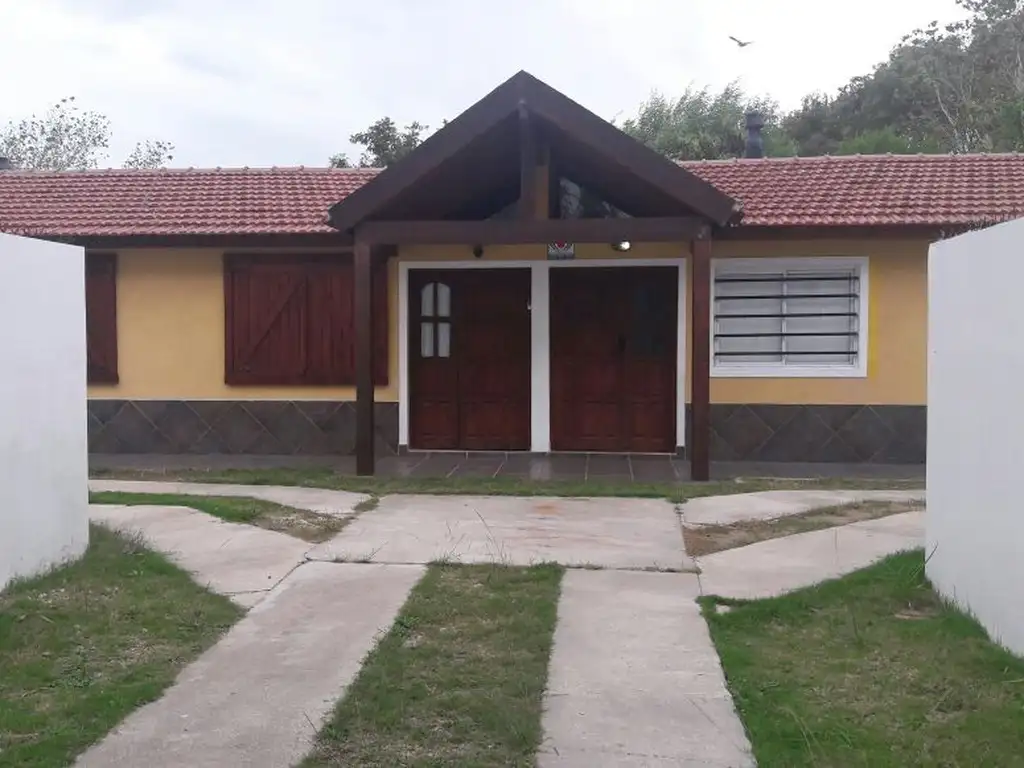 Casa atrás de 3 ambientes EXCELENTE UBICACION