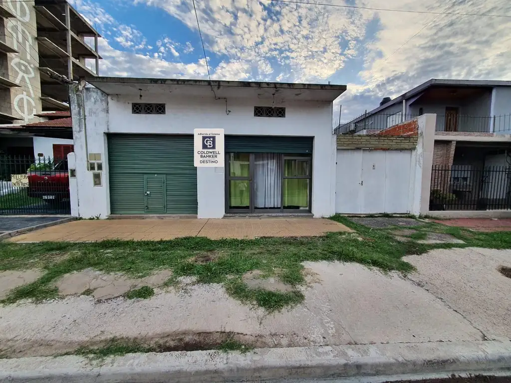 VENTA LOTE 10X29 CON 2 LOCALES Y GARAGE PASANTE