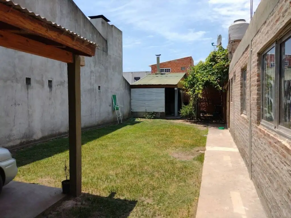 Casa en venta de 3 ambientes en Maquinista Savio