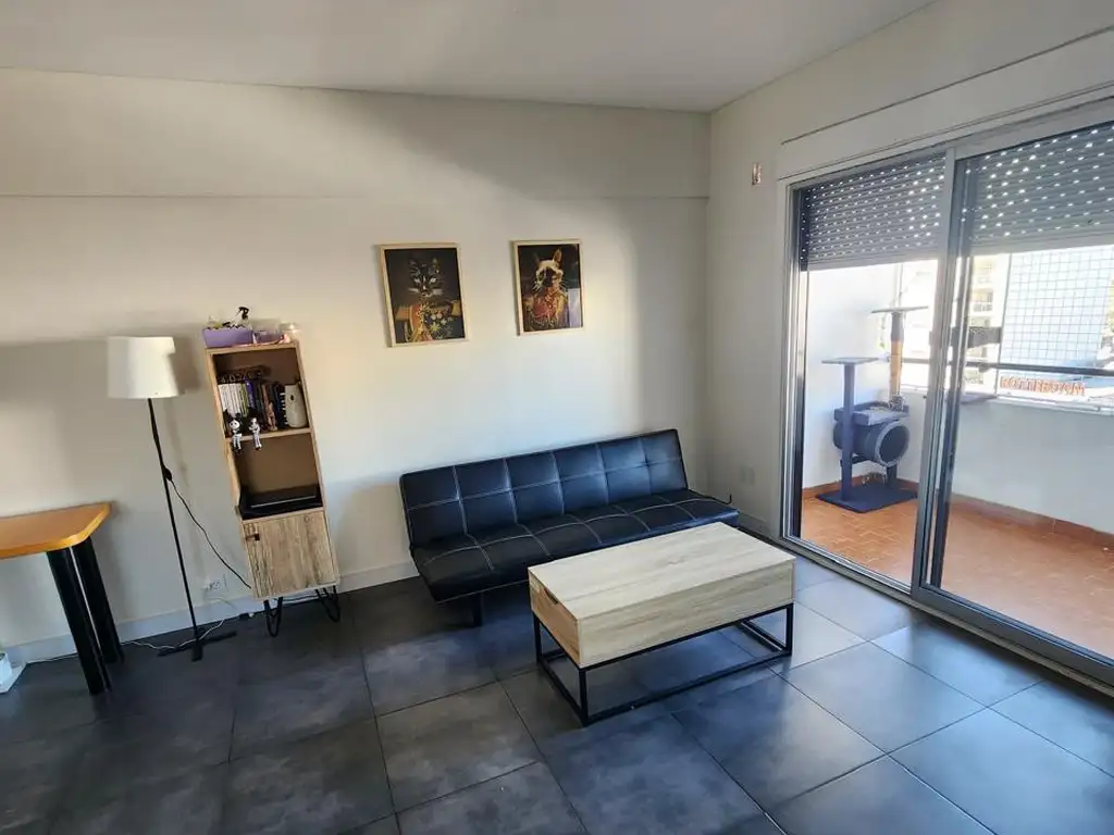 DEPARTAMENTO 2 AMBIENTES – RECICLADO – 2 BALCONES- TODO LUZ - TODOS LOS AMBIENTES AL EXTERIOR