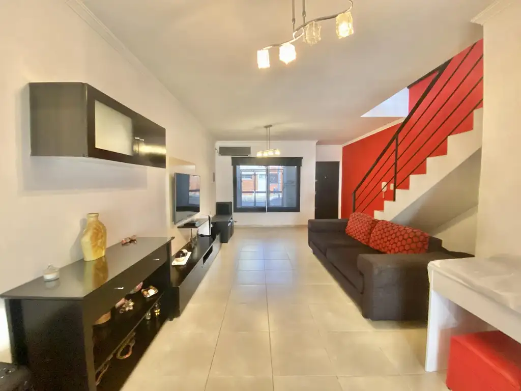 Venta moderno duplex 5 amb con jardín