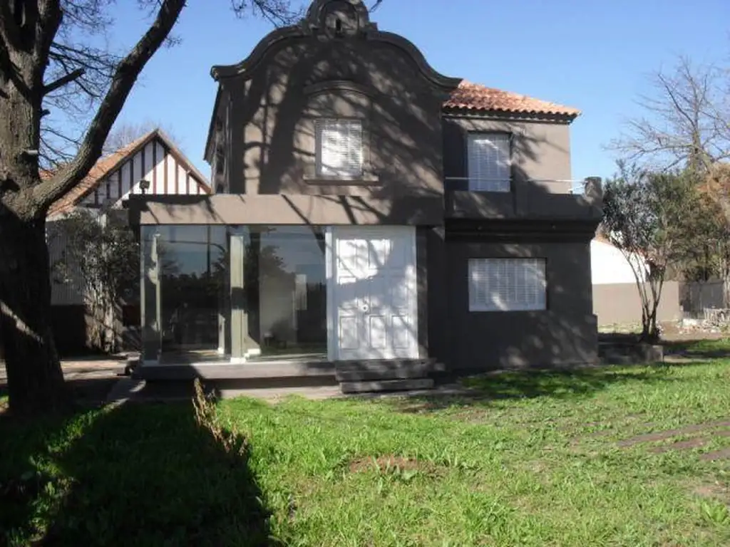 Casona en venta en City Bell - Dacal Bienes Raíces