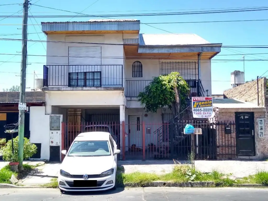 Tipo Casa en 1ºPiso 4 amb, terraza, cochera -  Impecable