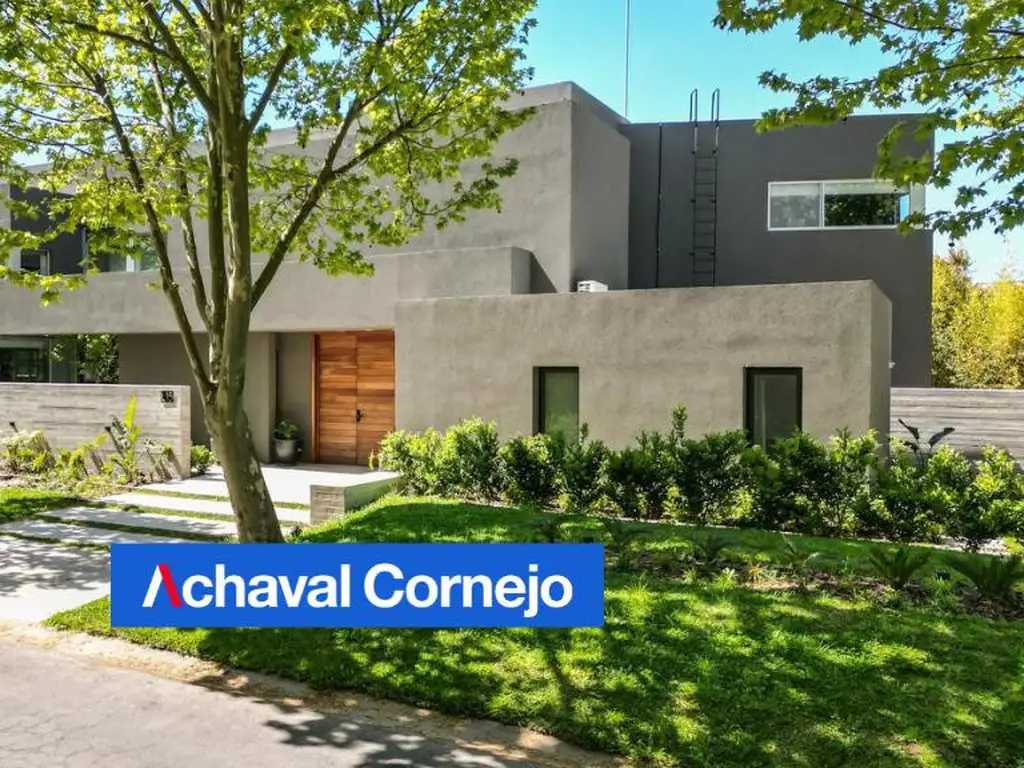 Casa en venta doble lote al agua totalmente remodelada en Barrio Santa Maria de Tigre