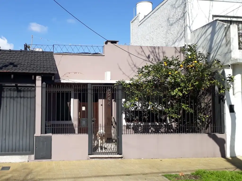 CASA 3 AMB. PATIO, TERRAZA Y GARAJE, TODO A NUEVO