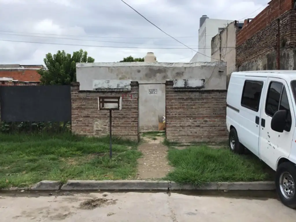 Casa Frente (a Reciclar) + Casa Fondo (a Remodelar)