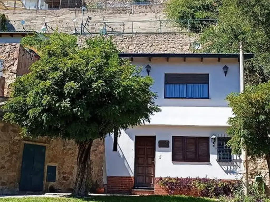 Casa en venta - 2 Dormitorios 1 Baño - 806,76 - Villa Carlos Paz