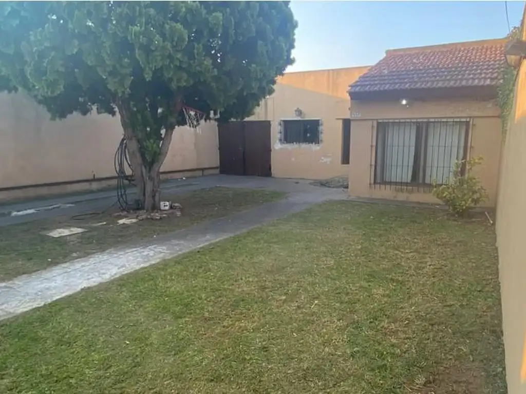 Casa en venta - 3 dormitorios1 baño - 88mts2  - Tolosa