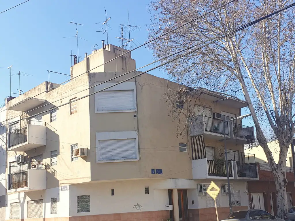 RESIDENCIAL, 2 AMB AL FRENTE BALCON, EXCELENTE ESTADO, LUMINOSO, BAJAS EXPENSAS, VEALO