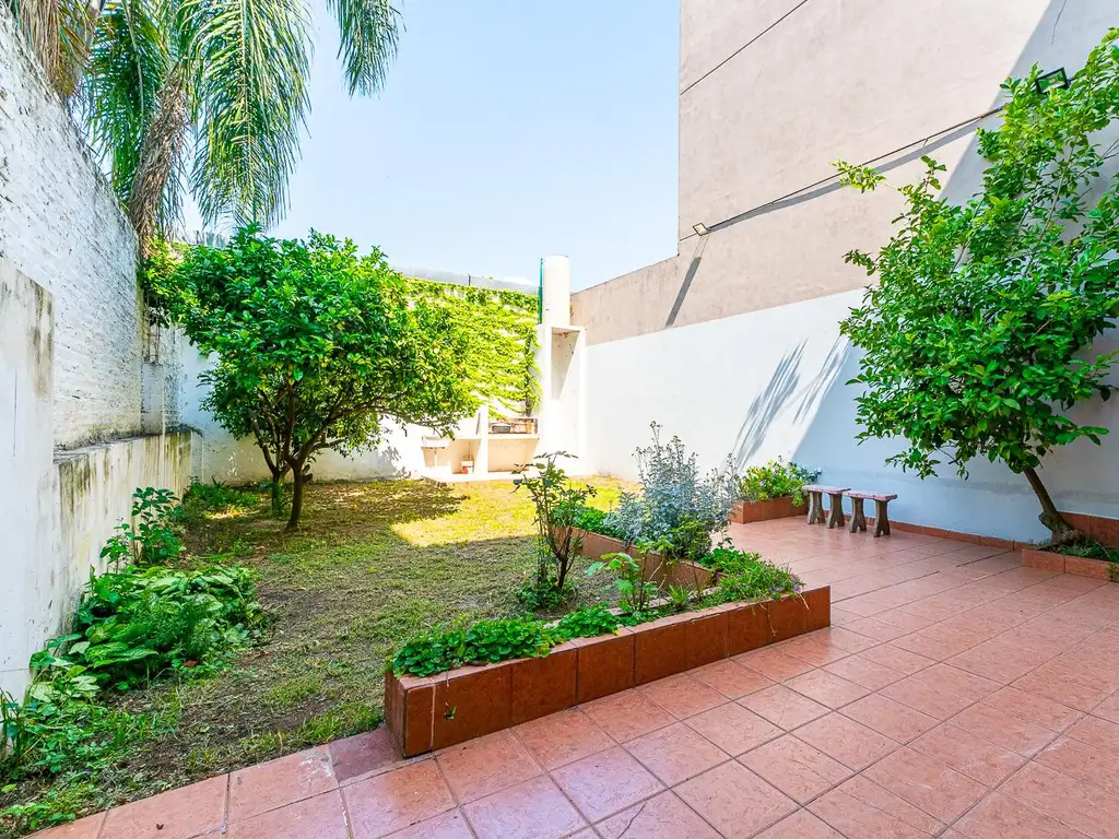 Casa al frente en Venta en Vera Mujica 415