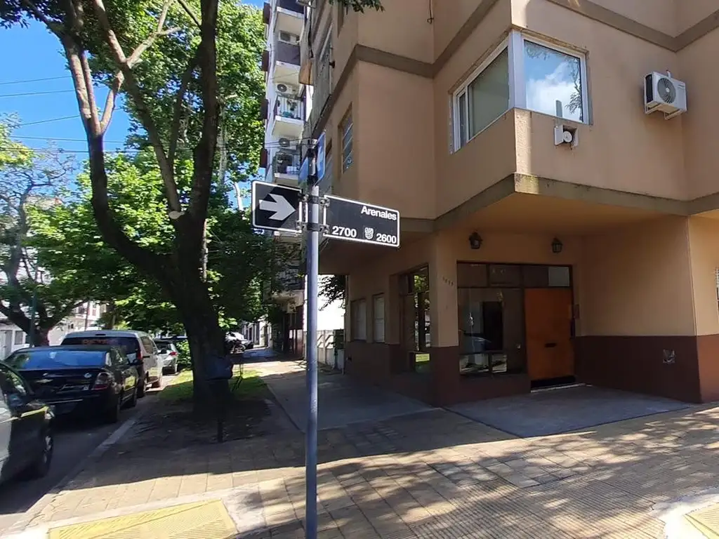 Departamento de 2 Ambientes a Refaccionar en Excelente Zona de Florida Mitre-En Venta