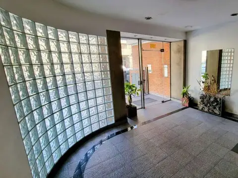 HERMOSO SEMIPISO DE 3 AMBIENTES A CONTRAFRENTE ABIERTO. BALCON, LUZ Y EL SOL DEL ESTE. AMENITIES