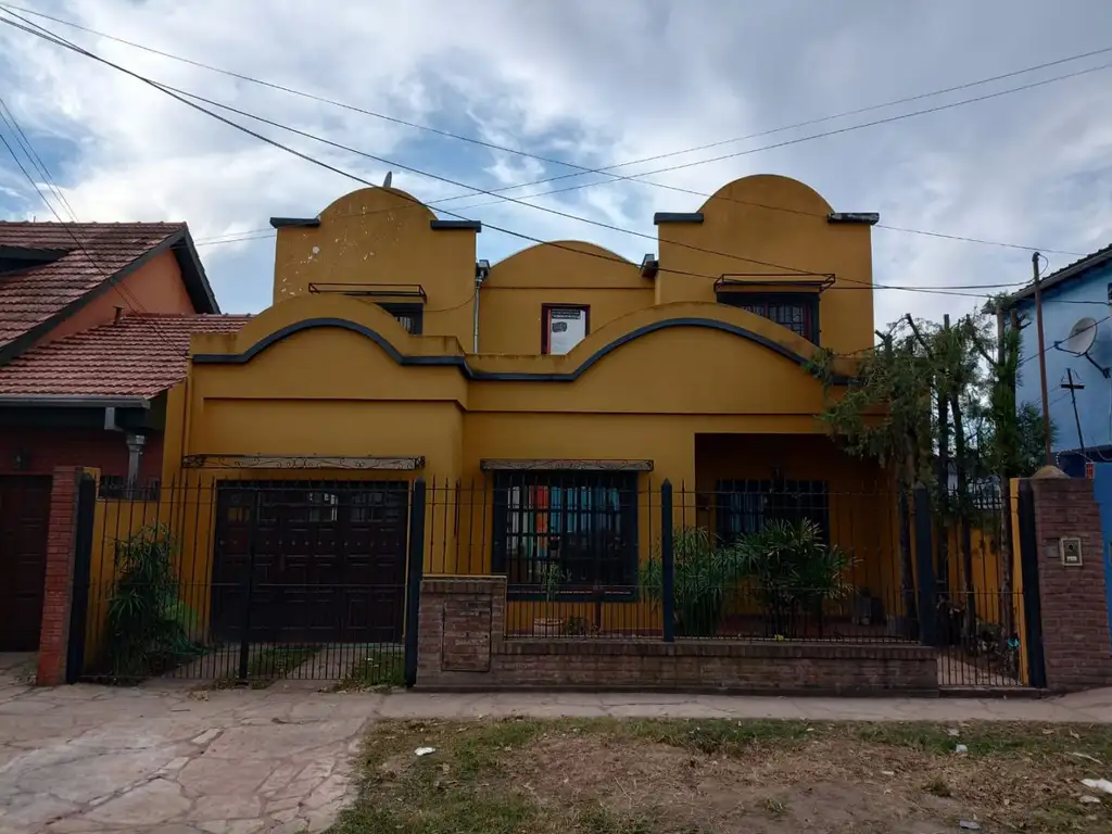 Casa - Venta - Argentina, Hurlingham - ACASSUSO 1900