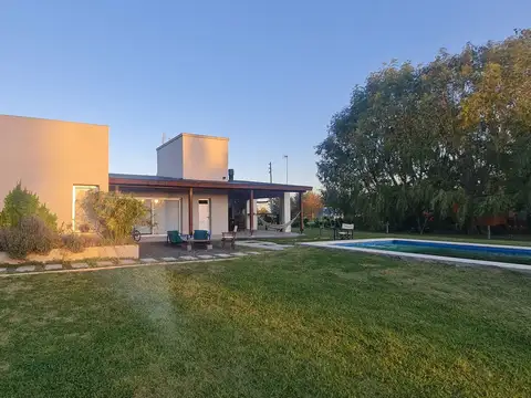 VENTA DE CASA EN CHACRAS DE URIBELARREA - Foto 0