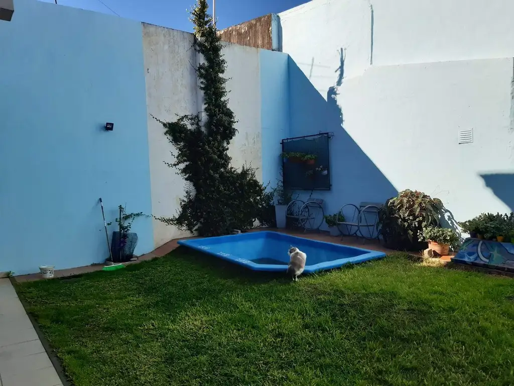 PH EN VENTA 4 AMB. EN TIGRE CON JARDIN Y COCHERA