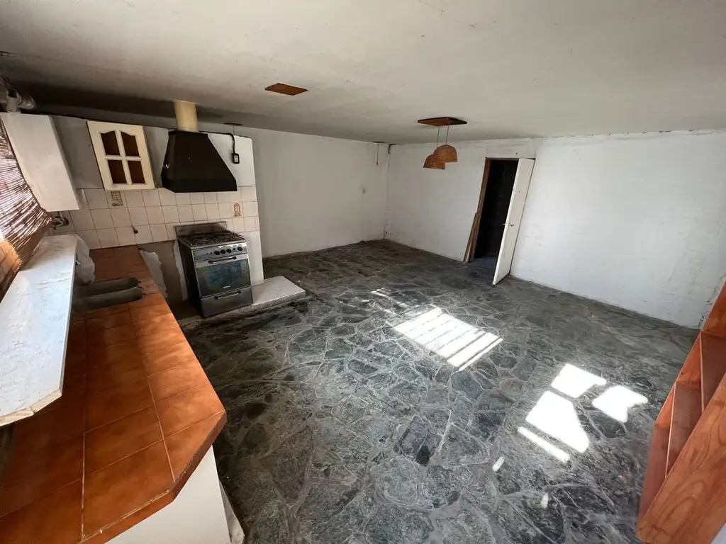 CASA A LA VENTA EN GONNET A RECICLAR