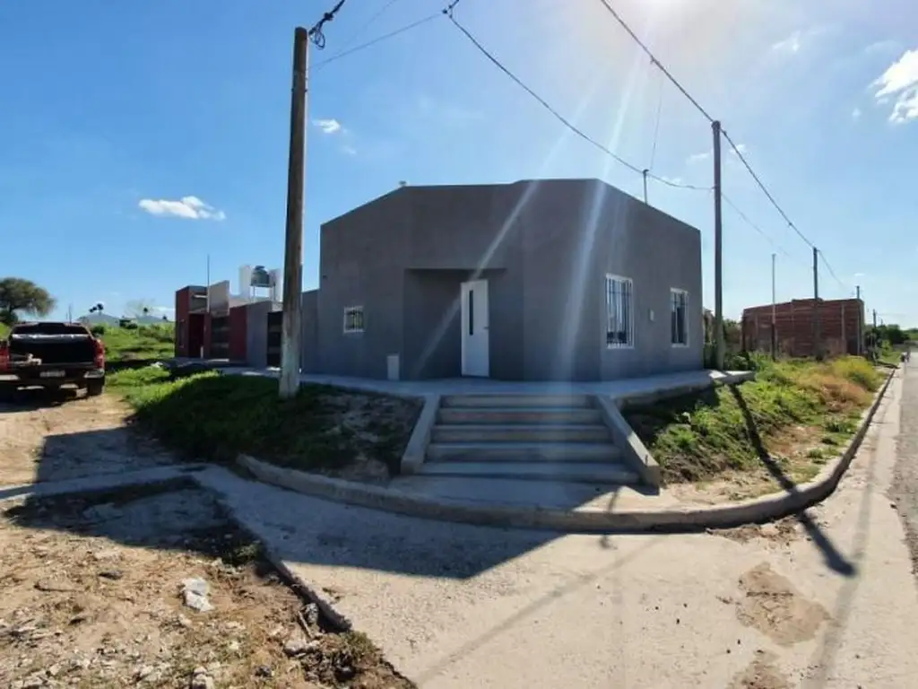 Casa De Dos Dormitorios, Con Cochera Y Patio En Montecaseros Y Berutti. A Estrenar !