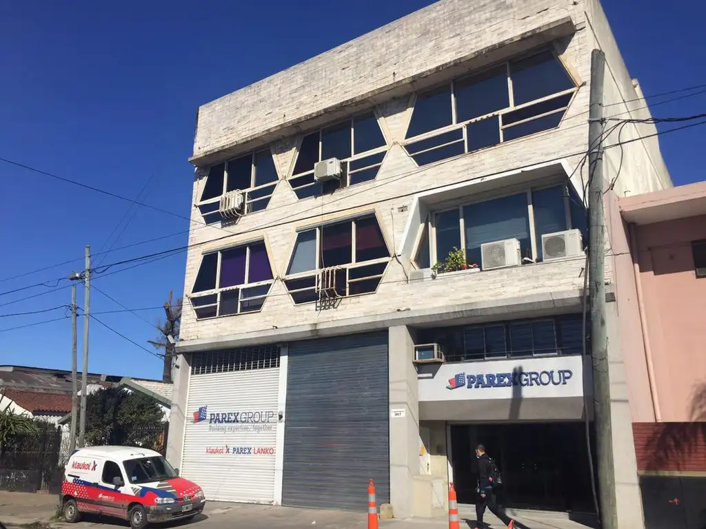 Edificio Comercial / Industrial de 3 Plantas 3470 m² Cub s/ Fracción 3408 m²- San Justo