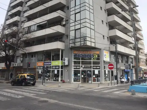 DPTO. 2 AMBIENTES AL FRENTE / EDIFICIO DE CATEGORÍA