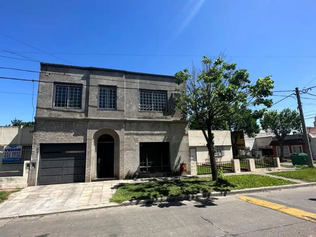 HERMOSA CASA EN ALBERDI DE 3 DORMITORIOS, 2 BAÑOS, PILETA, QUINCHO GARAGE