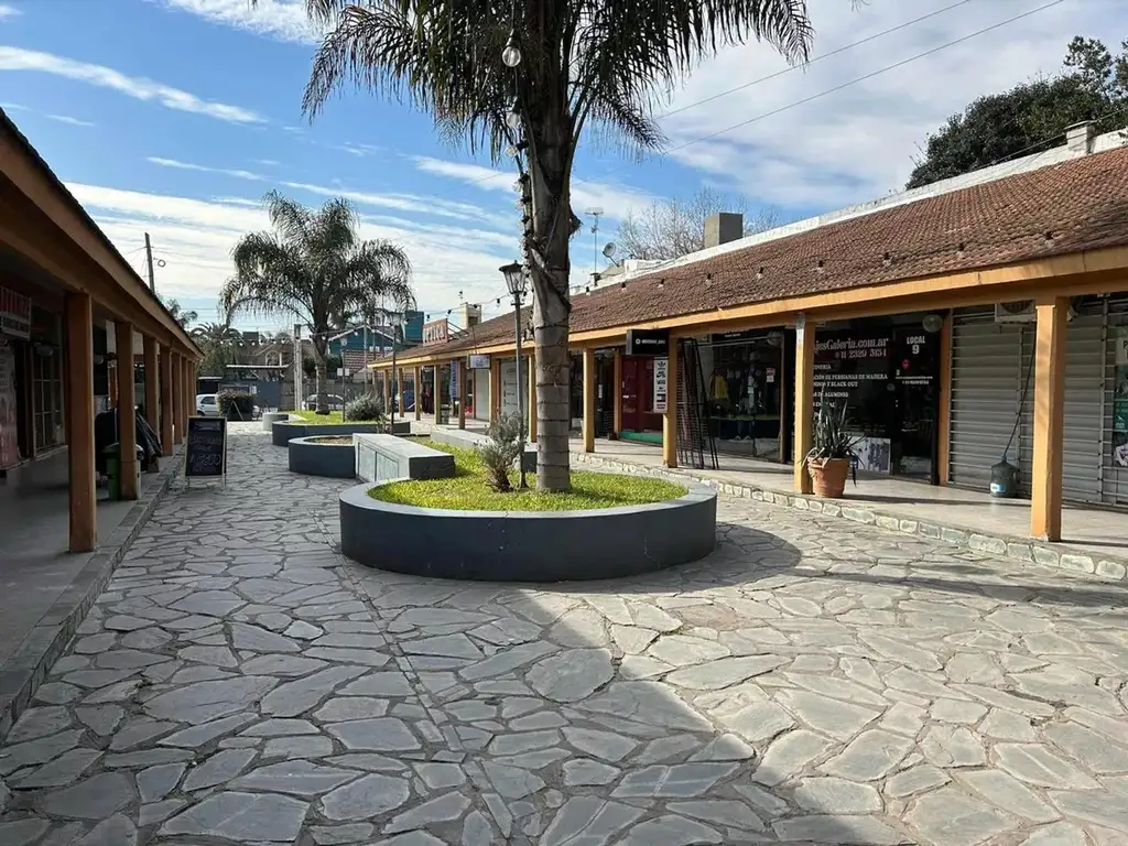 Ituzaingó Norte, Local en paseo de compras LAS CABAÑAS VENTA