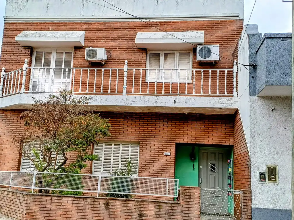 Venta Casa Multifamiliar Caseros 6 amb. cochera