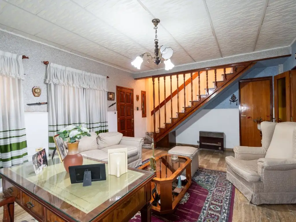 CASA EN VENTA BARRIO BELLA VISTA CON PILETA