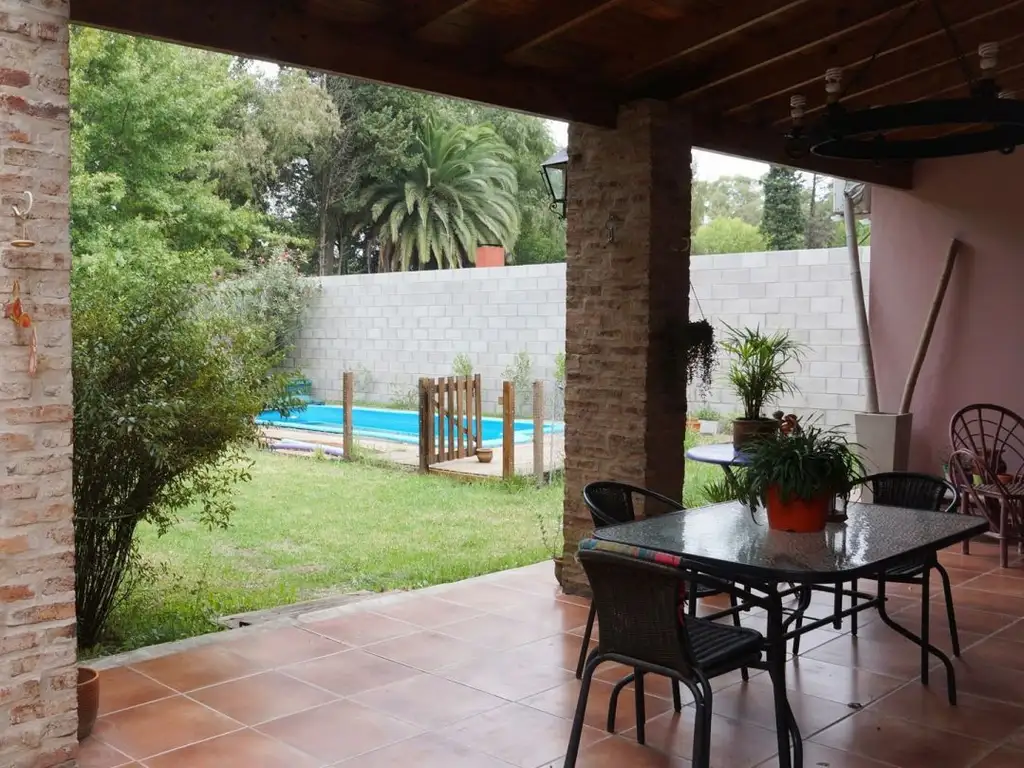 Venta CASA QUINTA 3 ambientes parque y piscina Tortuguitas