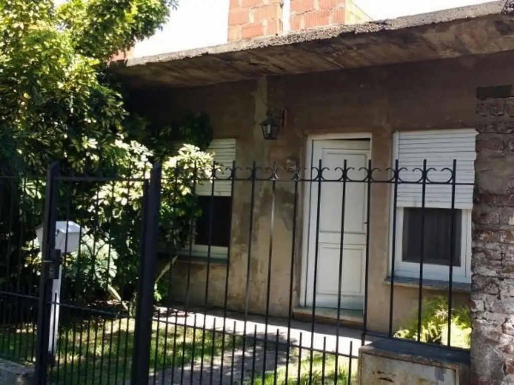 Casa con galpon en venta