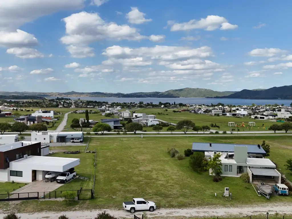 LOTE CON HERMOSAS VISTAS AL LAGO CON IMPERDIBLE FINANCIACIÓN