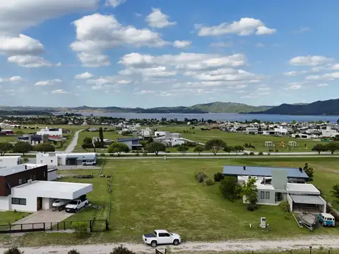 LOTE CON HERMOSAS VISTAS AL LAGO CON IMPERDIBLE FINANCIACIÓN 