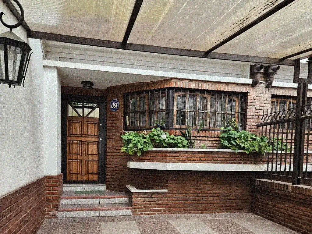 EXCELENTE DUPLEX 4 AMB C/COCH, PATIO,PARRILLA Y QUINCHO