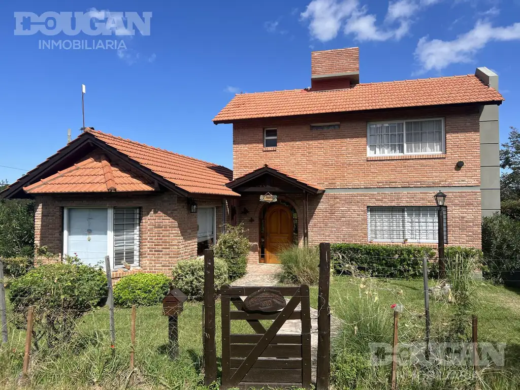 VENTA - Casa con pileta - Barrio Los Estribos