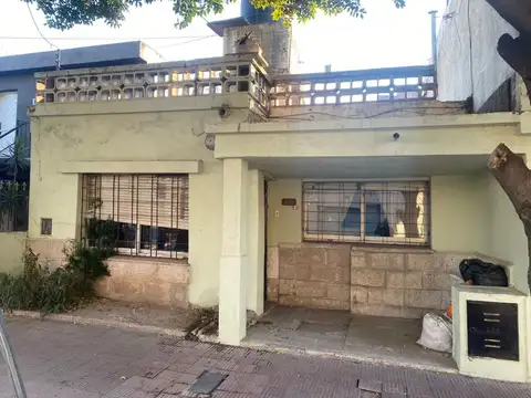 VENTA CASA 3 DORMITORIOS EN BARRIO AMEGHINO SUD