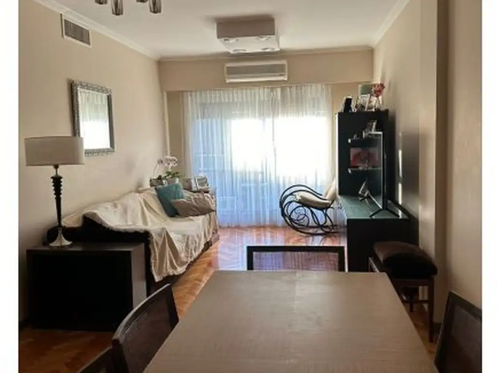 VENTA- Departamento al frente de 4 dormitorios con cochera