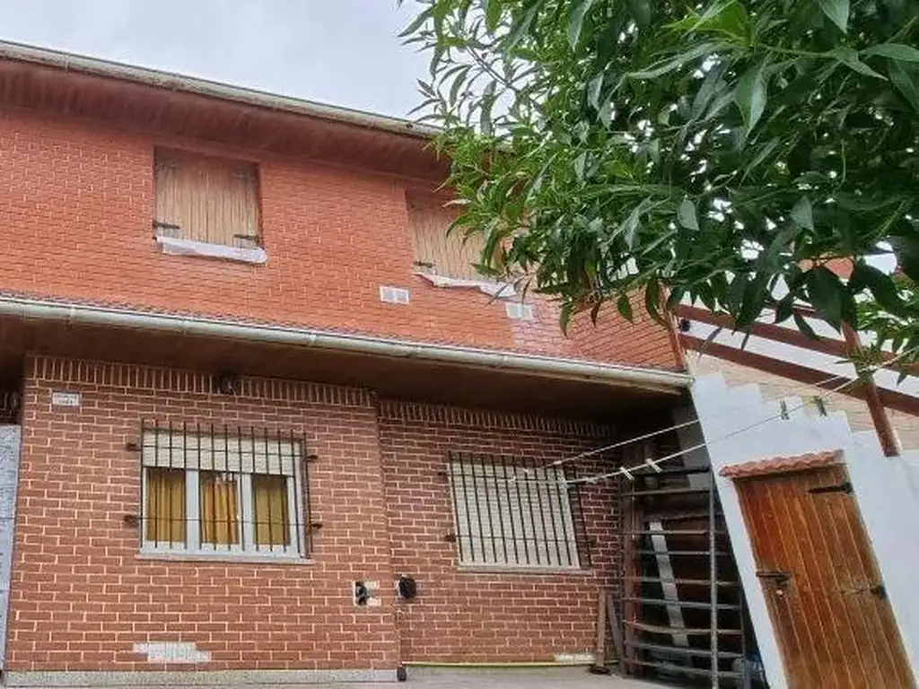 Casa en venta - 5 dormitorios 3 baños - 300mts2 totales - Santa Clara Del Mar