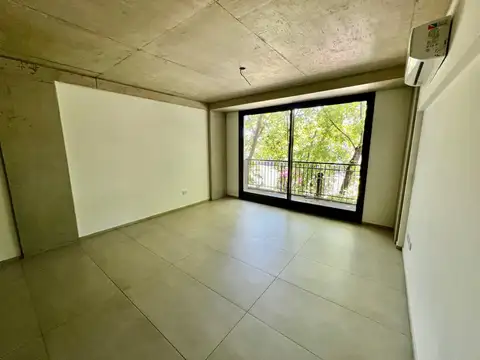 HERMOSO DEPARTAMENTO MONOAMBIENTE A ESTRENAR - AL FRENTE CON BALCÓN