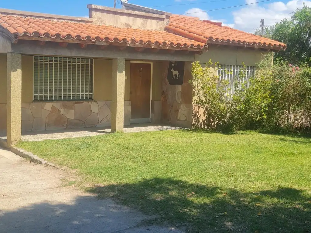 Casa en venta - 3 Dormitorios 1 Baño - 850Mts2 - Tupungato